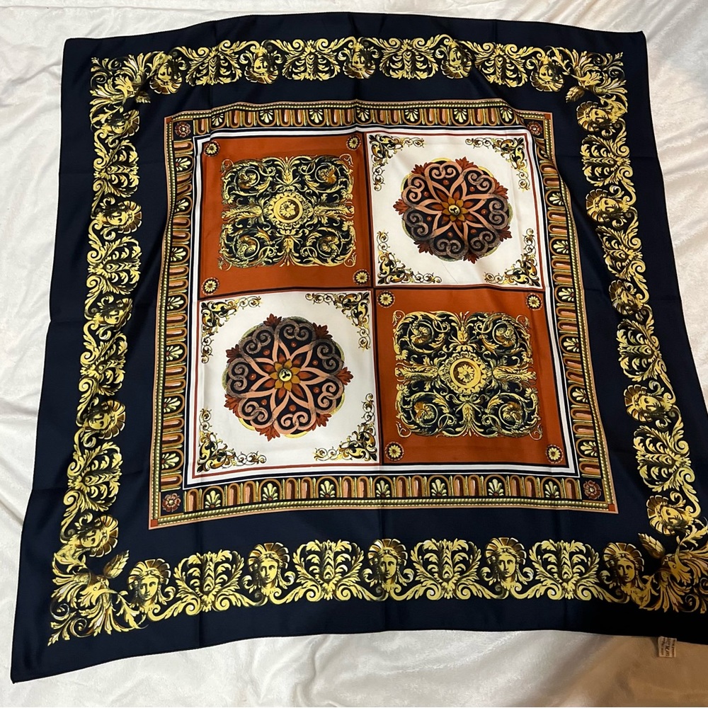 Beautiful Vintage scarf.